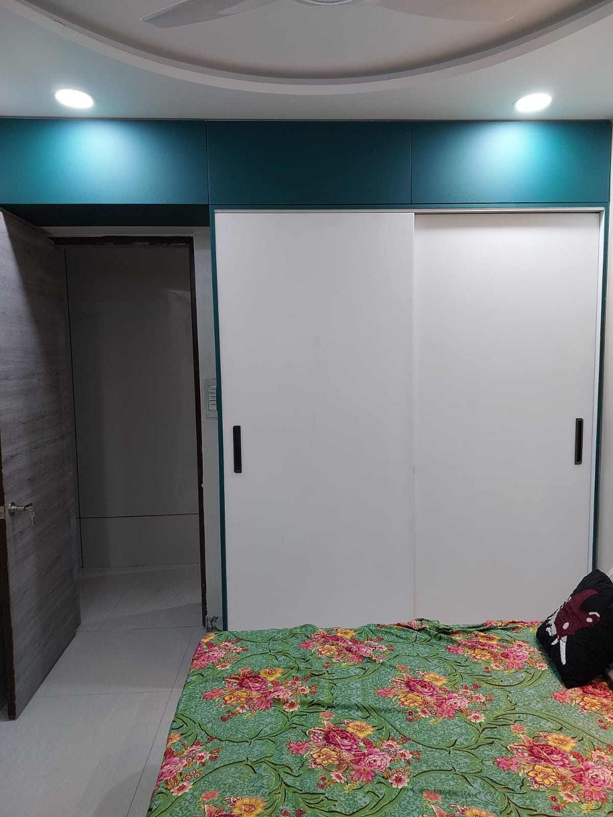 MATT ACRYLIC SLIDING WARDROBE WITH LOFT FOR STORAGE, MUMBAI MAHARASHTRA, CALL ON - 9819955502